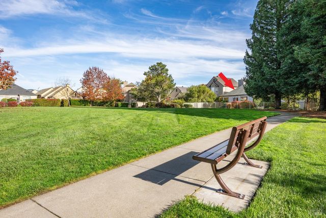 1889 Falcon Ridge Dr, Petaluma, CA 94954