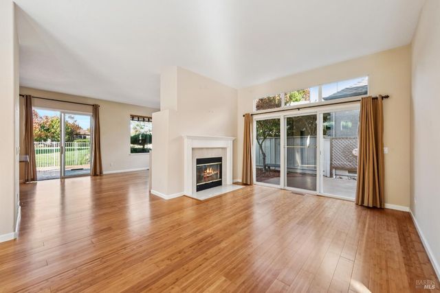 1889 Falcon Ridge Dr, Petaluma, CA 94954