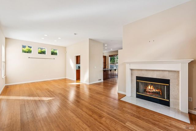 1889 Falcon Ridge Dr, Petaluma, CA 94954