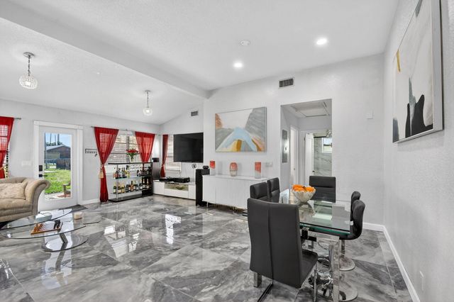 425 Broward Avenue, Greenacres, FL 33463