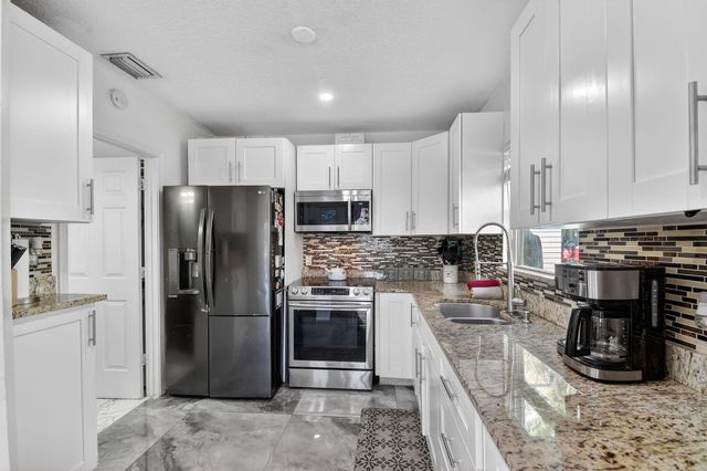 425 Broward Avenue, Greenacres, FL 33463