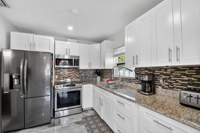 425 Broward Avenue, Greenacres, FL 33463