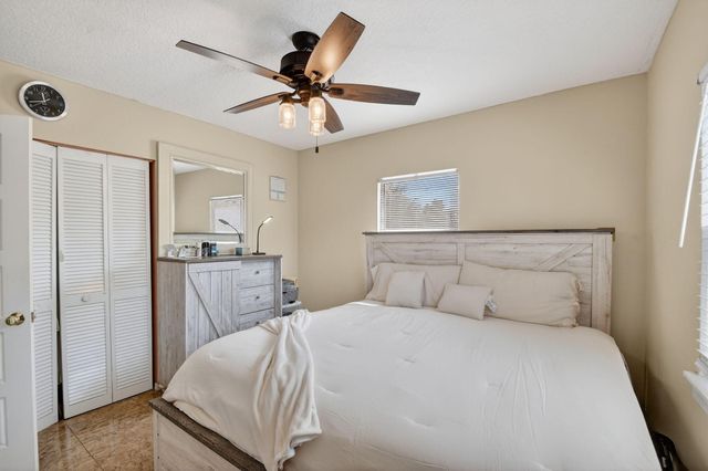 425 Broward Avenue, Greenacres, FL 33463