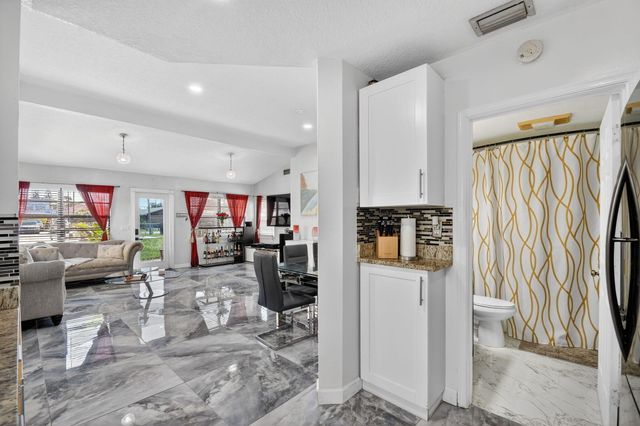 425 Broward Avenue, Greenacres, FL 33463