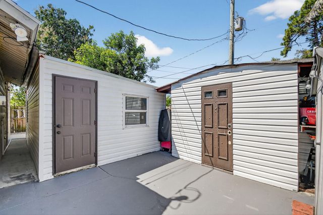 425 Broward Avenue, Greenacres, FL 33463