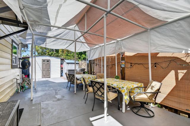 425 Broward Avenue, Greenacres, FL 33463