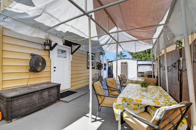 425 Broward Avenue, Greenacres, FL 33463