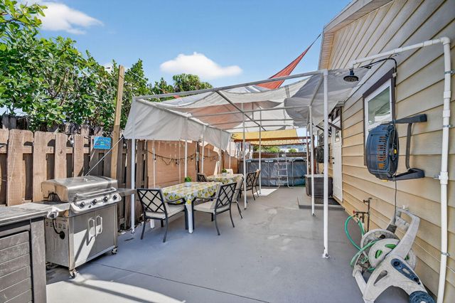 425 Broward Avenue, Greenacres, FL 33463