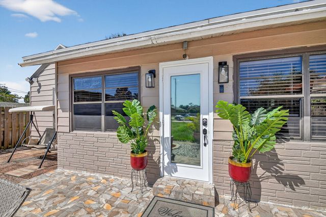 425 Broward Avenue, Greenacres, FL 33463