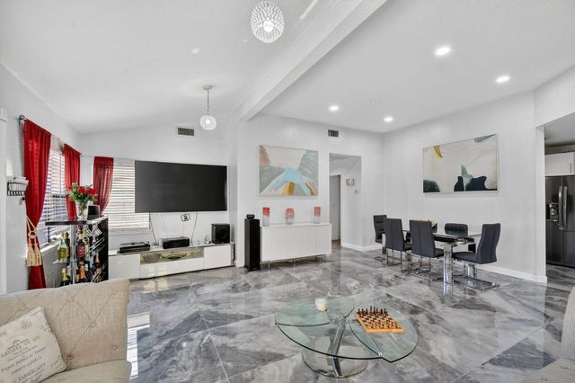 425 Broward Avenue, Greenacres, FL 33463