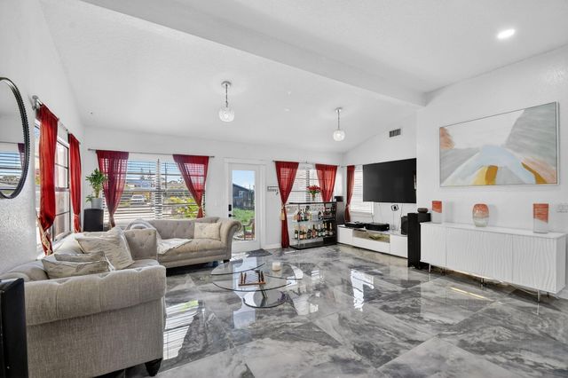 425 Broward Avenue, Greenacres, FL 33463