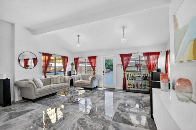 425 Broward Avenue, Greenacres, FL 33463