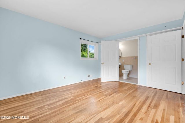 27 Wyckham Road, Tinton Falls, NJ 07724