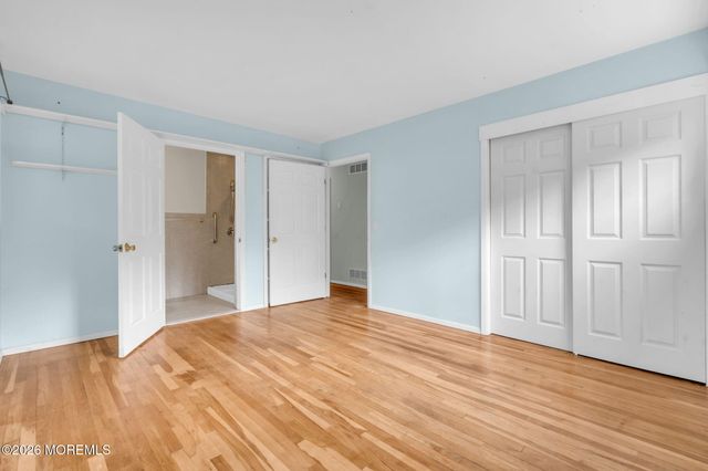 27 Wyckham Road, Tinton Falls, NJ 07724