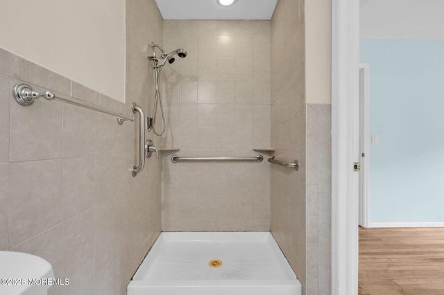 27 Wyckham Road, Tinton Falls, NJ 07724