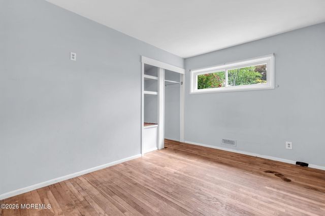 27 Wyckham Road, Tinton Falls, NJ 07724