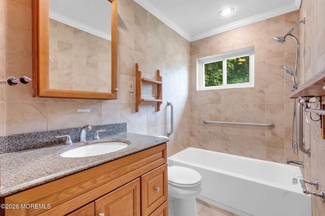 27 Wyckham Road, Tinton Falls, NJ 07724