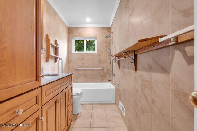 27 Wyckham Road, Tinton Falls, NJ 07724