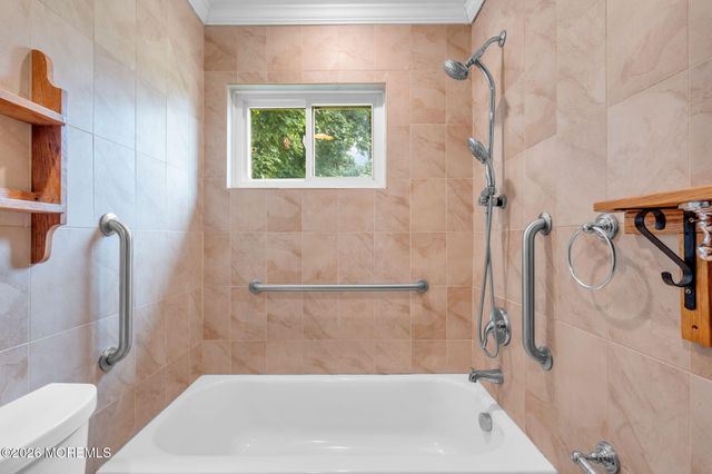 27 Wyckham Road, Tinton Falls, NJ 07724