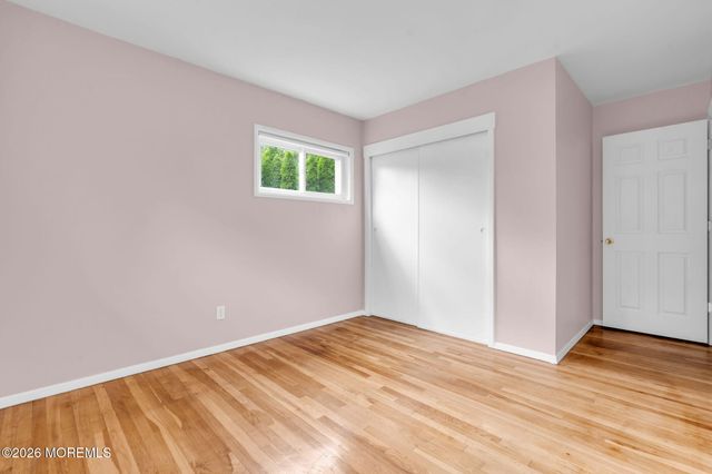 27 Wyckham Road, Tinton Falls, NJ 07724