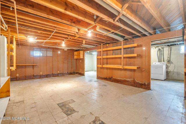27 Wyckham Road, Tinton Falls, NJ 07724
