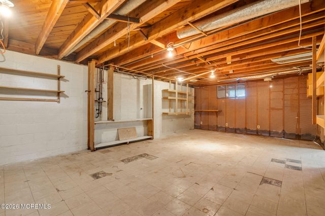 27 Wyckham Road, Tinton Falls, NJ 07724