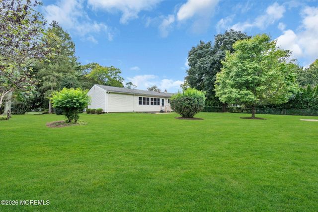 27 Wyckham Road, Tinton Falls, NJ 07724
