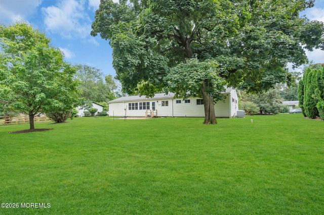 27 Wyckham Road, Tinton Falls, NJ 07724