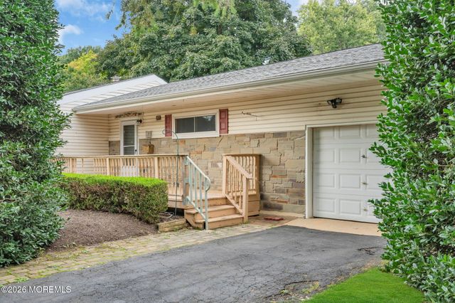 27 Wyckham Road, Tinton Falls, NJ 07724