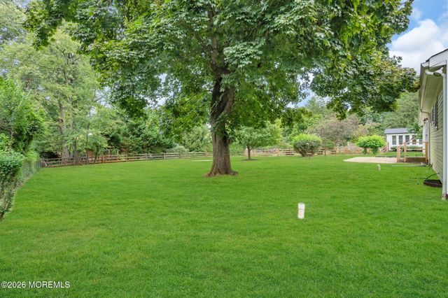 27 Wyckham Road, Tinton Falls, NJ 07724