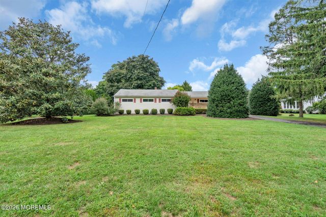 27 Wyckham Road, Tinton Falls, NJ 07724