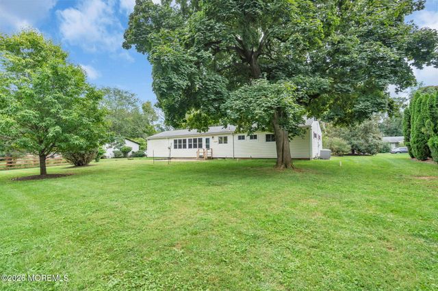 27 Wyckham Road, Tinton Falls, NJ 07724