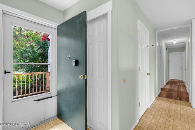 27 Wyckham Road, Tinton Falls, NJ 07724