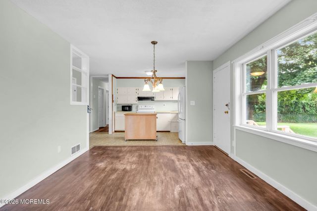27 Wyckham Road, Tinton Falls, NJ 07724