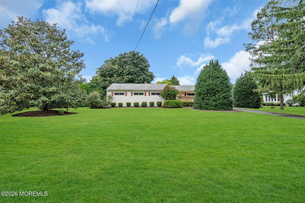 27 Wyckham Road, Tinton Falls, NJ 07724