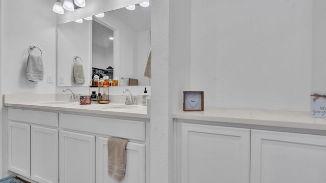 1371 Vallecito Court NW, Los Lunas, NM 87031