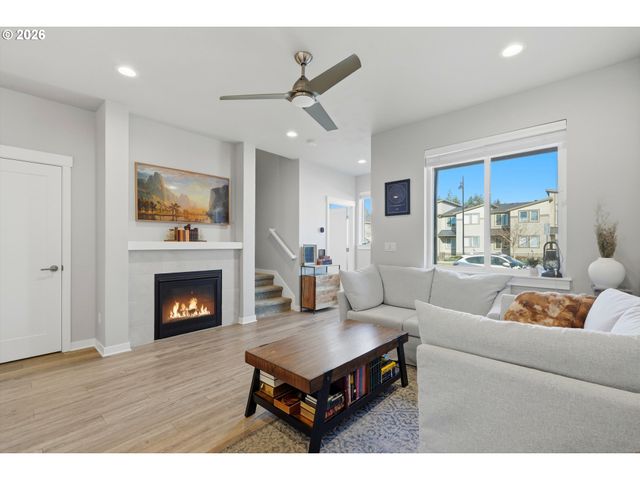 4175 Se CENTURY Blvd, Hillsboro, OR 97123