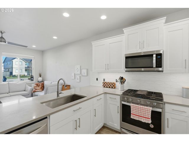 4175 Se CENTURY Blvd, Hillsboro, OR 97123