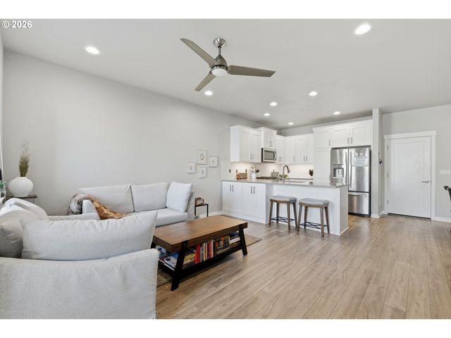 4175 Se CENTURY Blvd, Hillsboro, OR 97123