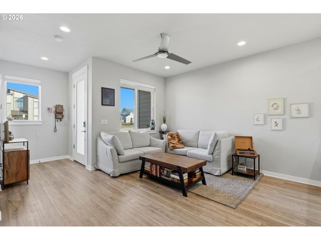 4175 Se CENTURY Blvd, Hillsboro, OR 97123