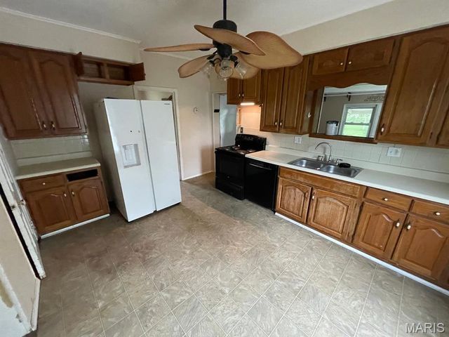 605 S Edwardsville Road, Worden, IL 62097
