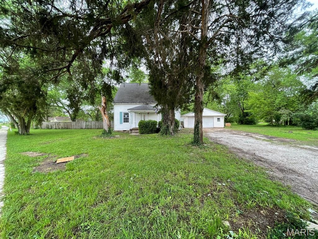 605 S Edwardsville Road, Worden, IL 62097