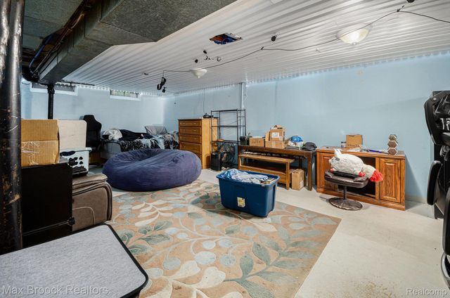 22811 N Brookside Drive, Dearborn Heights, MI 48125