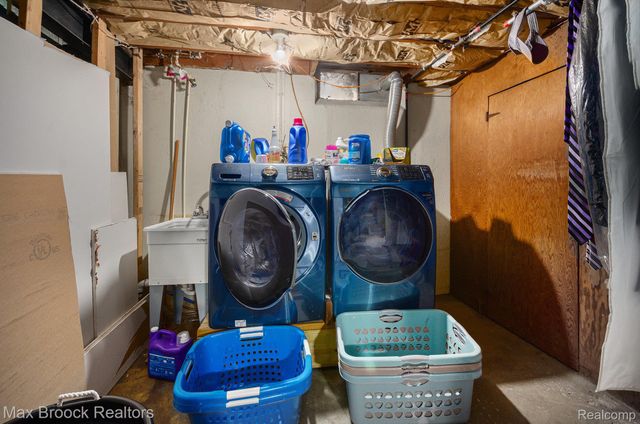 22811 N Brookside Drive, Dearborn Heights, MI 48125