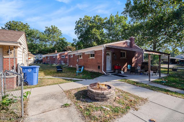 22811 N Brookside Drive, Dearborn Heights, MI 48125