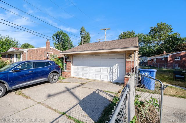 22811 N Brookside Drive, Dearborn Heights, MI 48125