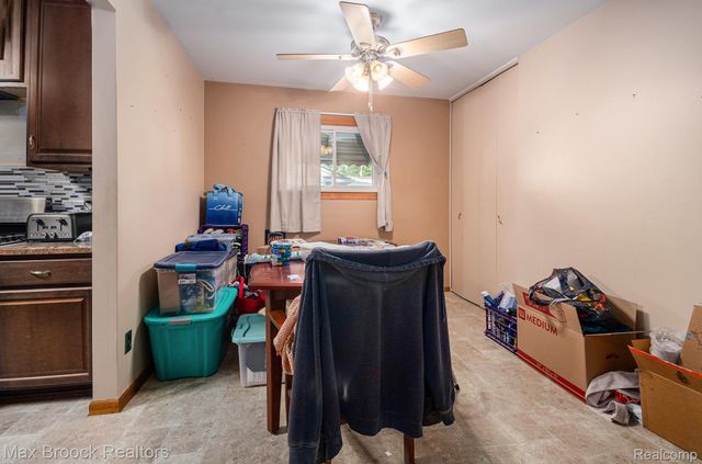 22811 N Brookside Drive, Dearborn Heights, MI 48125