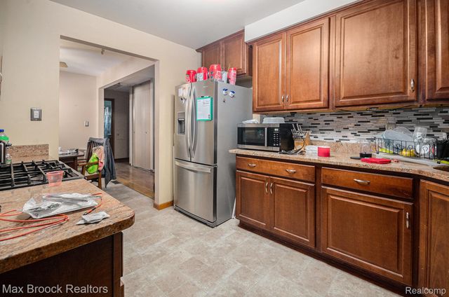 22811 N Brookside Drive, Dearborn Heights, MI 48125