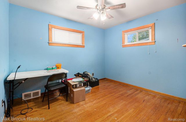 22811 N Brookside Drive, Dearborn Heights, MI 48125