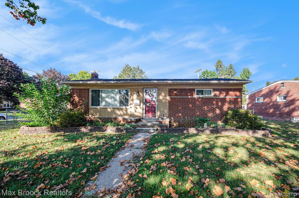22811 N Brookside Drive, Dearborn Heights, MI 48125